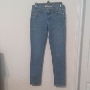 Old Navy Light Blue Low Rise Straight Leg Skinny Jeans. Size 0
